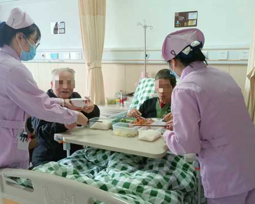 怀孕50天腹胀正常吗~正规试管助孕