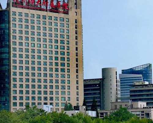 卵泡萎缩症状表现是卵泡长不大还是卵泡变小？